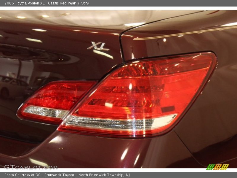 Cassis Red Pearl / Ivory 2006 Toyota Avalon XL