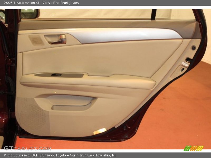 Cassis Red Pearl / Ivory 2006 Toyota Avalon XL
