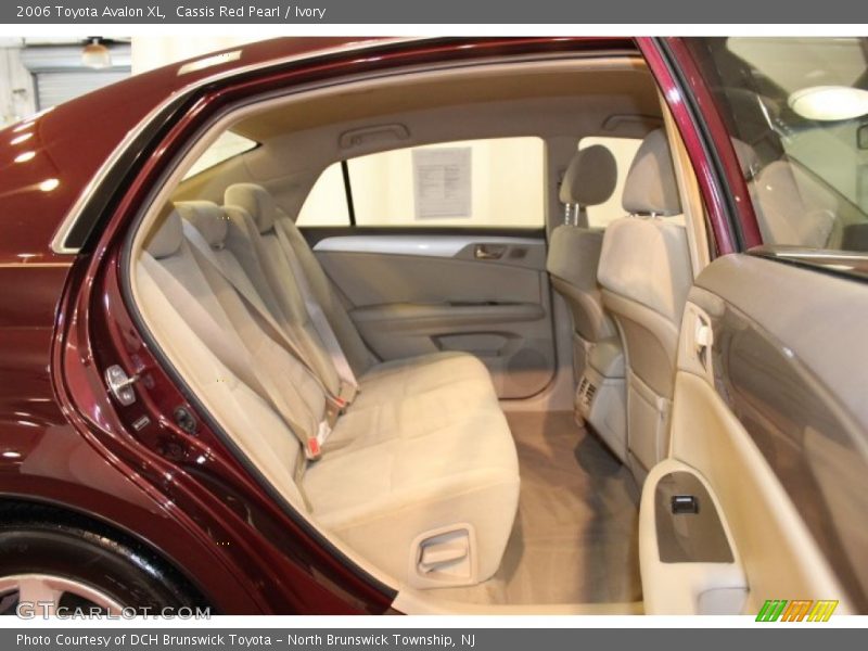 Cassis Red Pearl / Ivory 2006 Toyota Avalon XL