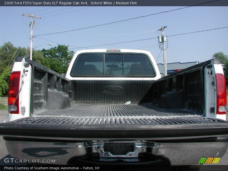 Oxford White / Medium Flint 2006 Ford F350 Super Duty XLT Regular Cab 4x4