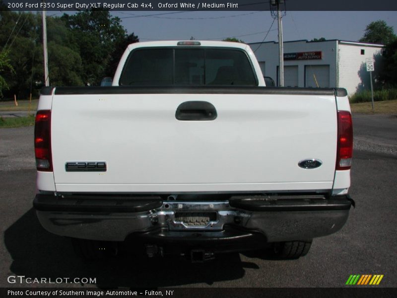 Oxford White / Medium Flint 2006 Ford F350 Super Duty XLT Regular Cab 4x4