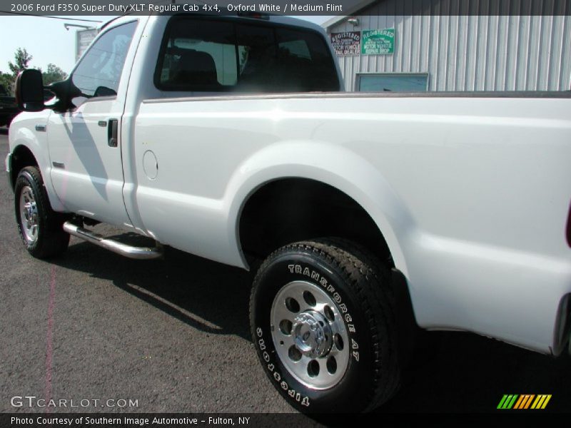 Oxford White / Medium Flint 2006 Ford F350 Super Duty XLT Regular Cab 4x4