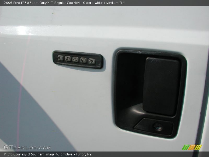 Oxford White / Medium Flint 2006 Ford F350 Super Duty XLT Regular Cab 4x4