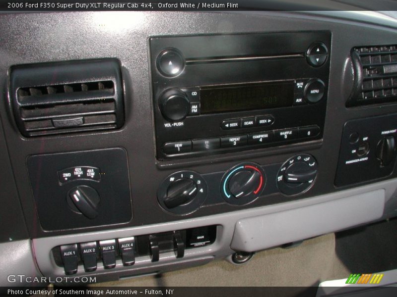Oxford White / Medium Flint 2006 Ford F350 Super Duty XLT Regular Cab 4x4