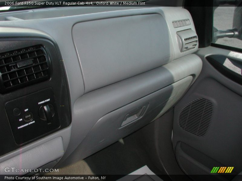 Oxford White / Medium Flint 2006 Ford F350 Super Duty XLT Regular Cab 4x4