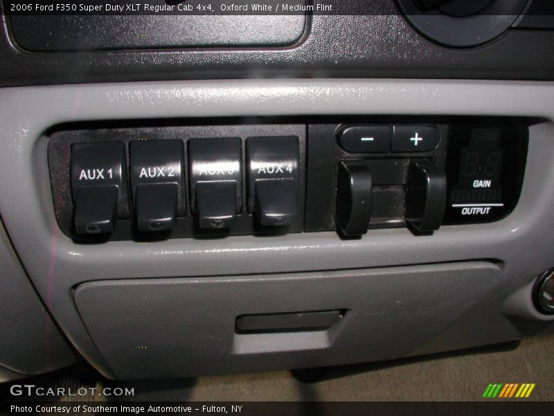 Oxford White / Medium Flint 2006 Ford F350 Super Duty XLT Regular Cab 4x4