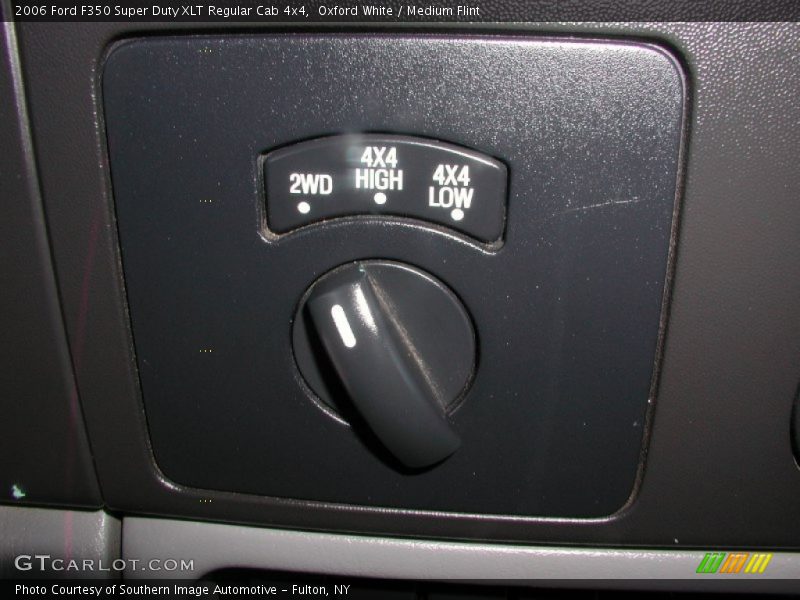 Oxford White / Medium Flint 2006 Ford F350 Super Duty XLT Regular Cab 4x4