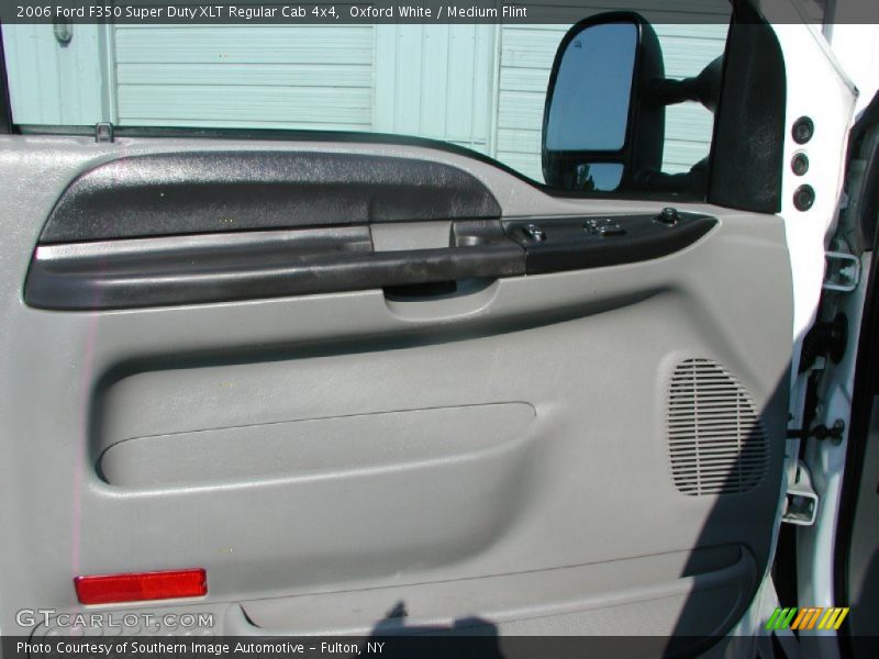 Oxford White / Medium Flint 2006 Ford F350 Super Duty XLT Regular Cab 4x4