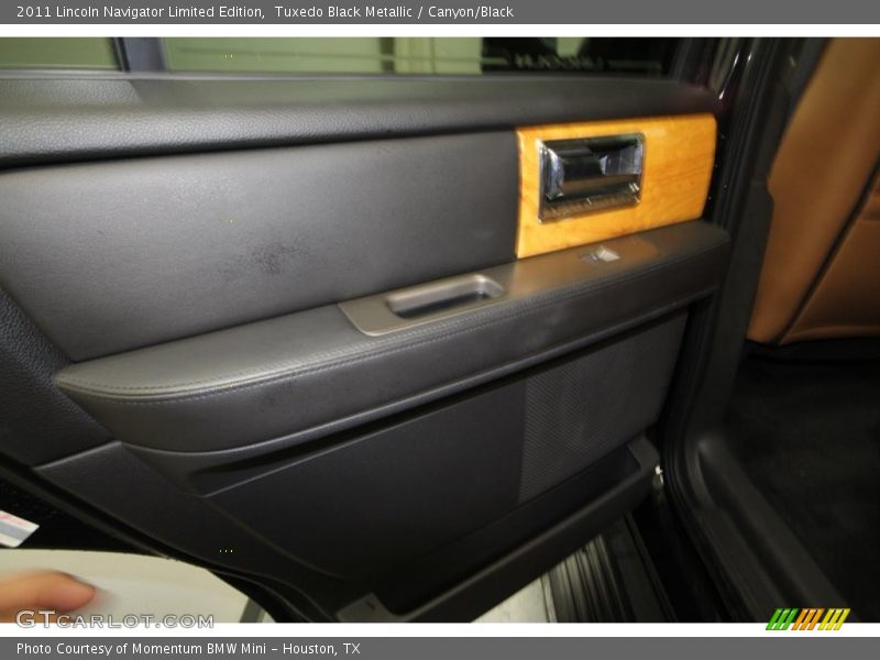 Tuxedo Black Metallic / Canyon/Black 2011 Lincoln Navigator Limited Edition