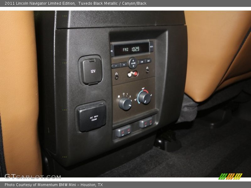 Controls of 2011 Navigator Limited Edition