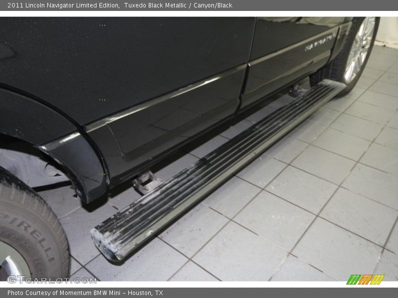 Tuxedo Black Metallic / Canyon/Black 2011 Lincoln Navigator Limited Edition