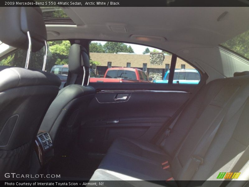 Arctic White / Black 2009 Mercedes-Benz S 550 4Matic Sedan