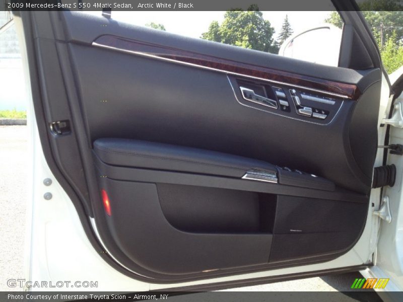 Arctic White / Black 2009 Mercedes-Benz S 550 4Matic Sedan