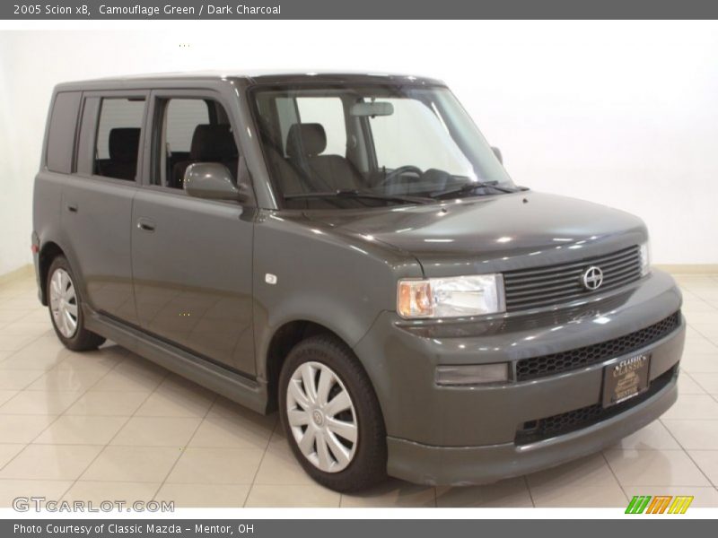 Front 3/4 View of 2005 xB 