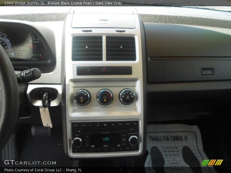 Brilliant Black Crystal Pearl / Dark Slate Gray 2009 Dodge Journey SE