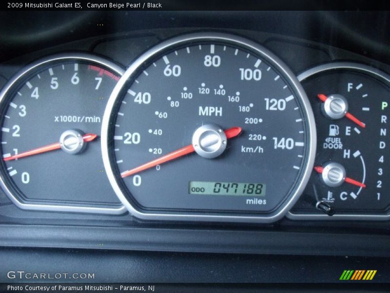 Canyon Beige Pearl / Black 2009 Mitsubishi Galant ES