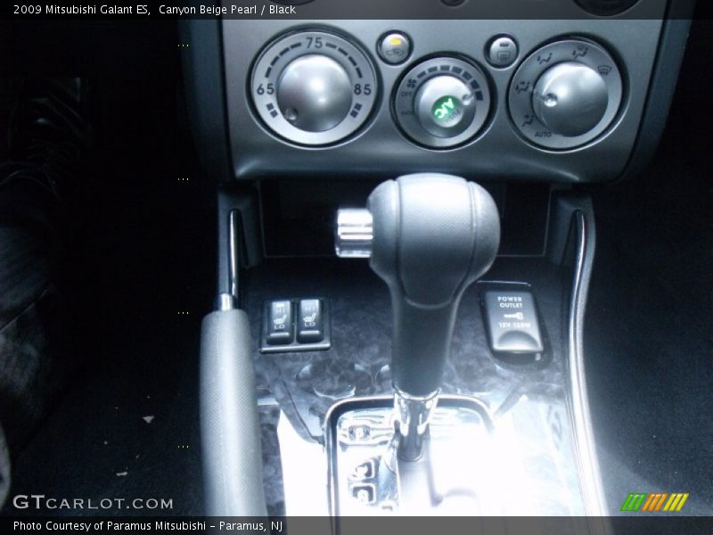 Canyon Beige Pearl / Black 2009 Mitsubishi Galant ES