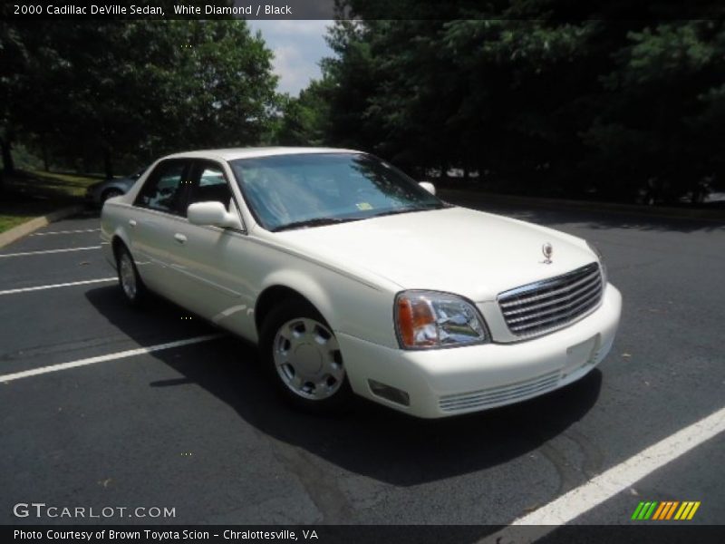 White Diamond / Black 2000 Cadillac DeVille Sedan