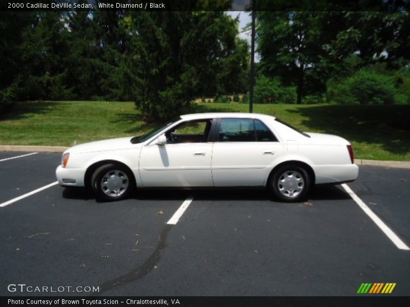 White Diamond / Black 2000 Cadillac DeVille Sedan