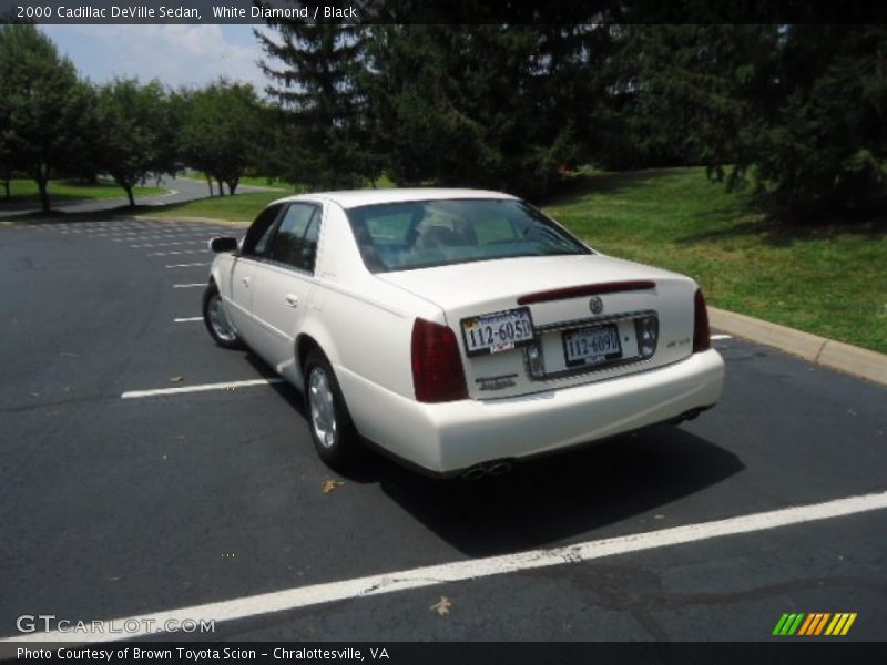 White Diamond / Black 2000 Cadillac DeVille Sedan