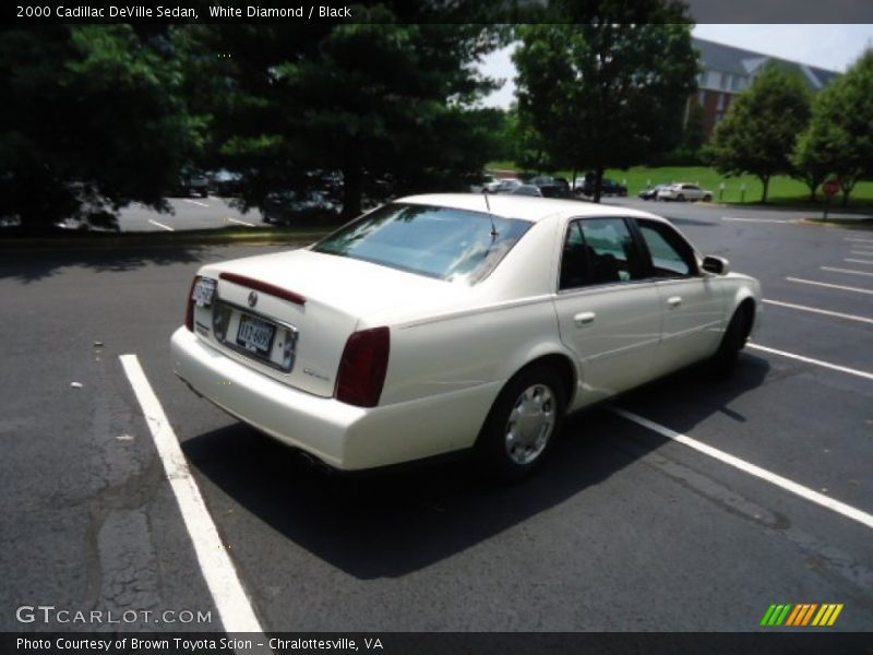 White Diamond / Black 2000 Cadillac DeVille Sedan