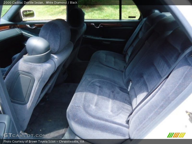 White Diamond / Black 2000 Cadillac DeVille Sedan