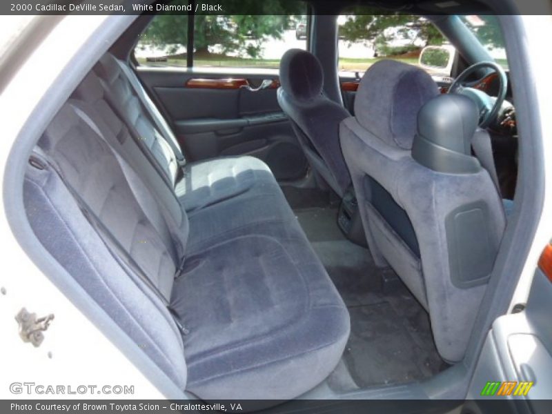 White Diamond / Black 2000 Cadillac DeVille Sedan