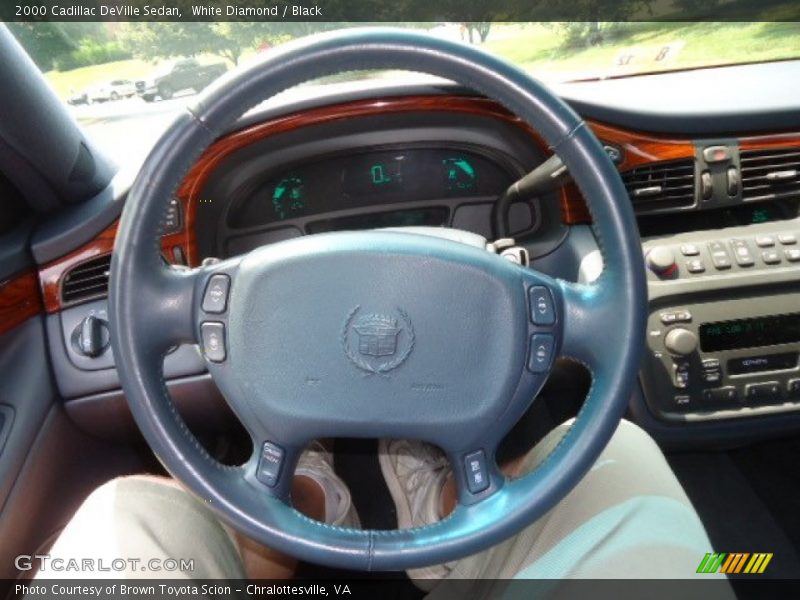 White Diamond / Black 2000 Cadillac DeVille Sedan