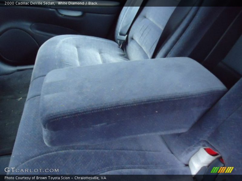 White Diamond / Black 2000 Cadillac DeVille Sedan