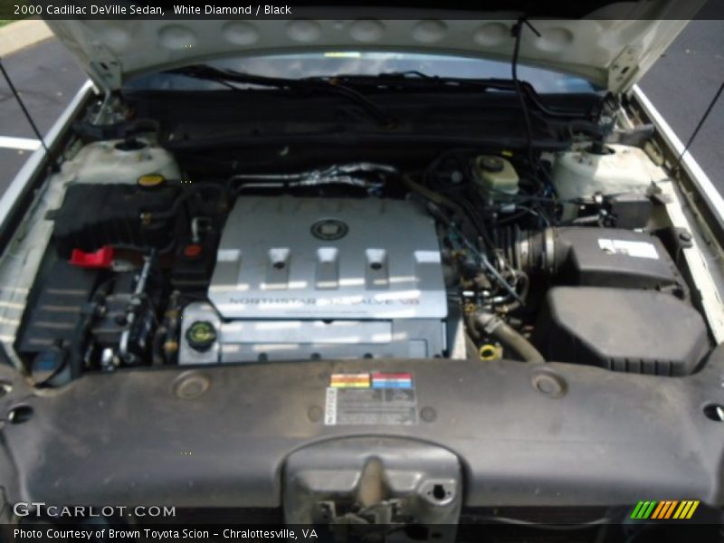 White Diamond / Black 2000 Cadillac DeVille Sedan