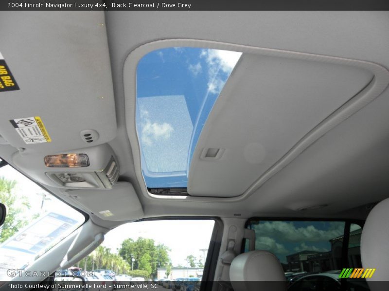 Black Clearcoat / Dove Grey 2004 Lincoln Navigator Luxury 4x4