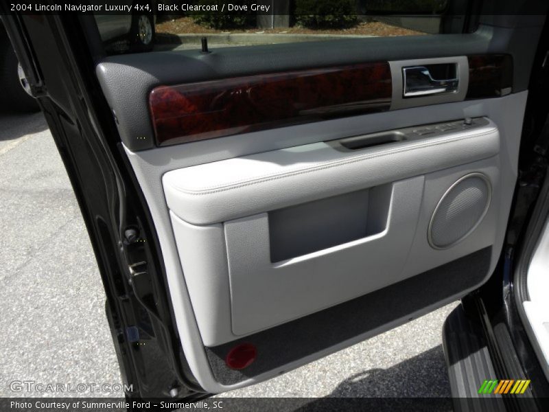 Black Clearcoat / Dove Grey 2004 Lincoln Navigator Luxury 4x4