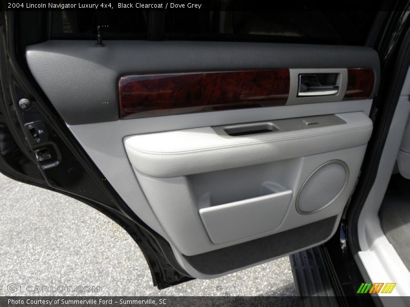 Black Clearcoat / Dove Grey 2004 Lincoln Navigator Luxury 4x4