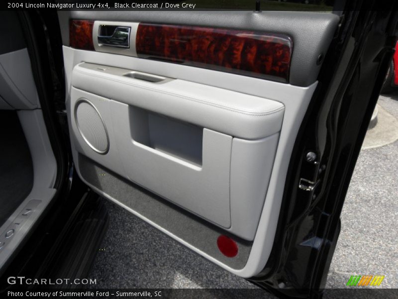 Black Clearcoat / Dove Grey 2004 Lincoln Navigator Luxury 4x4