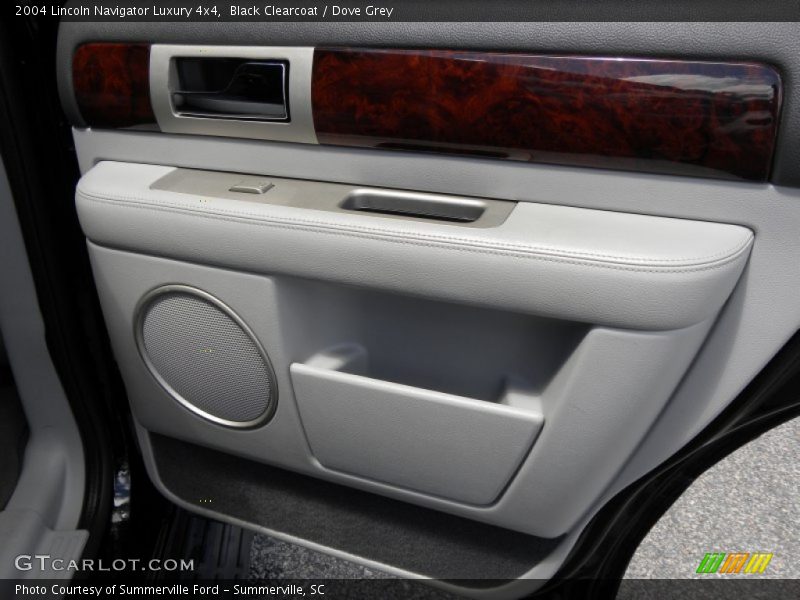 Black Clearcoat / Dove Grey 2004 Lincoln Navigator Luxury 4x4