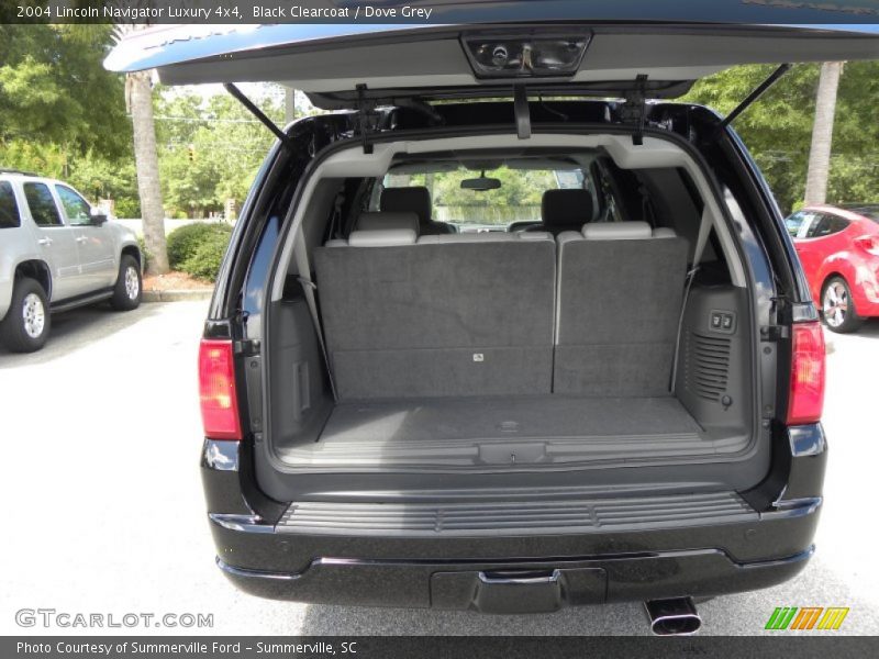 Black Clearcoat / Dove Grey 2004 Lincoln Navigator Luxury 4x4