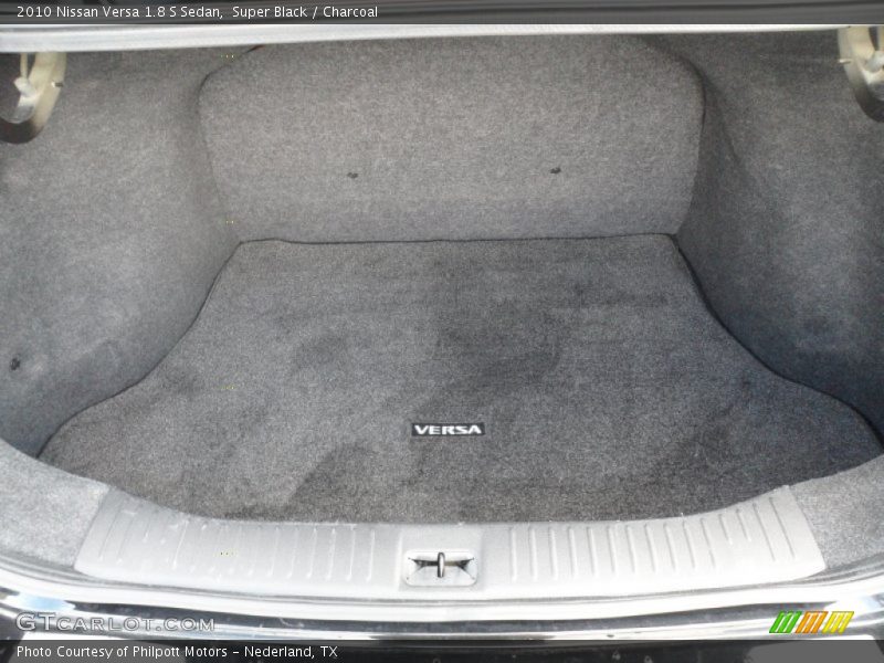 Super Black / Charcoal 2010 Nissan Versa 1.8 S Sedan