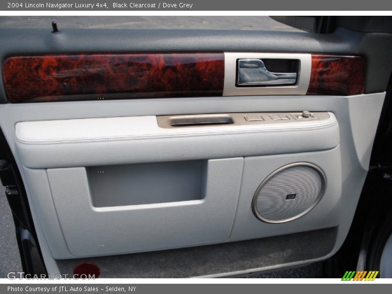 Black Clearcoat / Dove Grey 2004 Lincoln Navigator Luxury 4x4