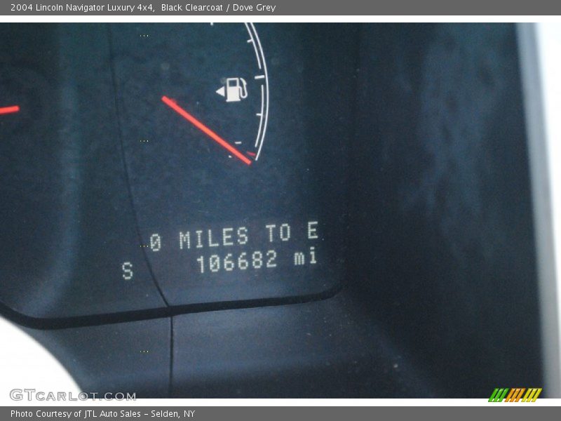 Black Clearcoat / Dove Grey 2004 Lincoln Navigator Luxury 4x4