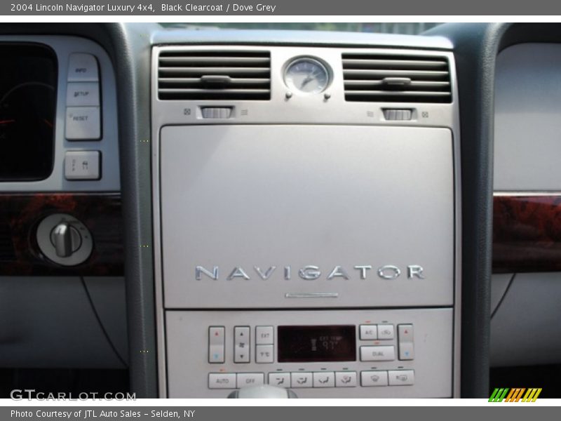 Black Clearcoat / Dove Grey 2004 Lincoln Navigator Luxury 4x4