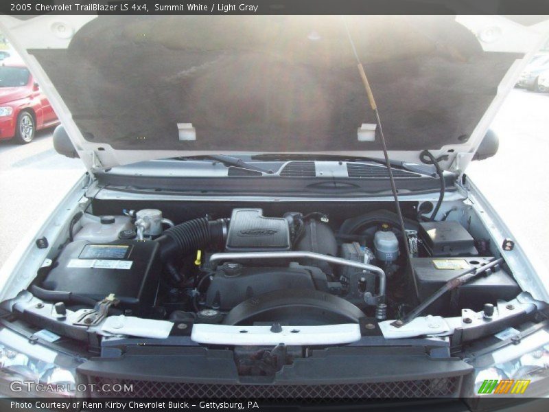 Summit White / Light Gray 2005 Chevrolet TrailBlazer LS 4x4