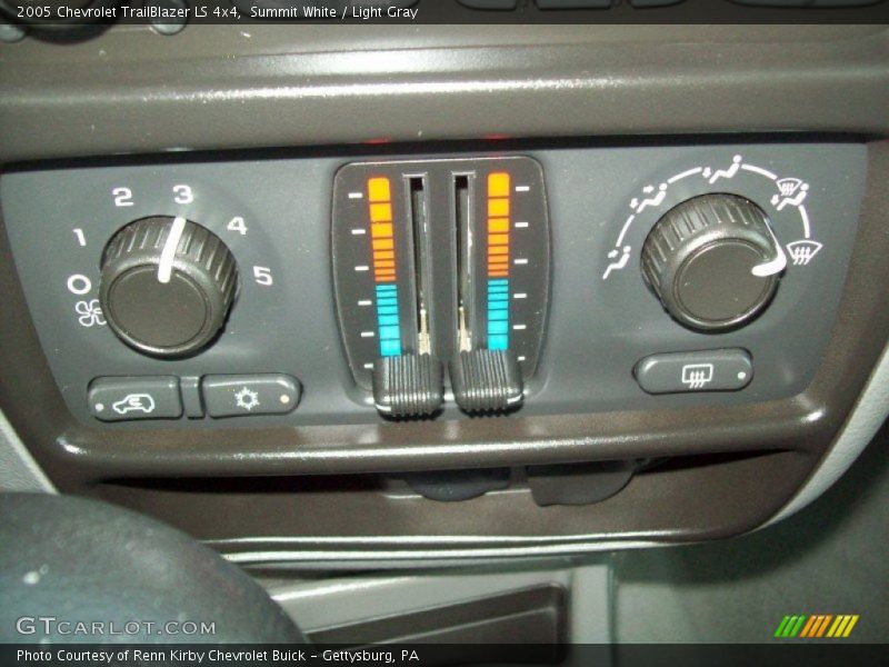 Summit White / Light Gray 2005 Chevrolet TrailBlazer LS 4x4