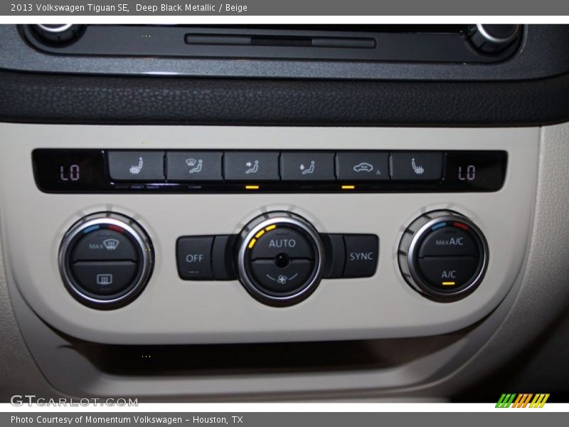 Controls of 2013 Tiguan SE