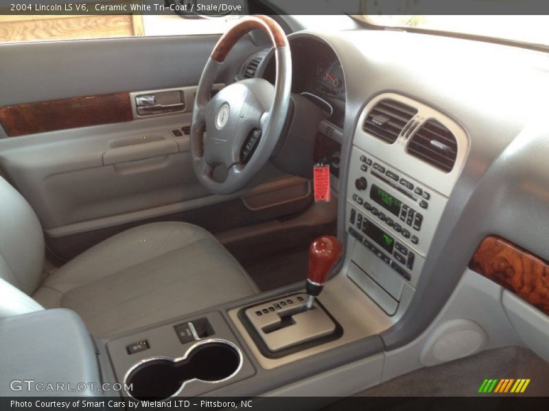 Ceramic White Tri-Coat / Shale/Dove 2004 Lincoln LS V6