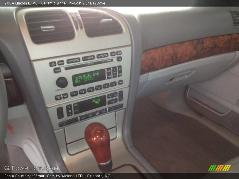 Ceramic White Tri-Coat / Shale/Dove 2004 Lincoln LS V6