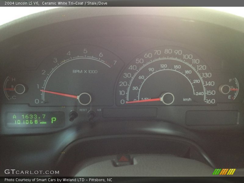 Ceramic White Tri-Coat / Shale/Dove 2004 Lincoln LS V6