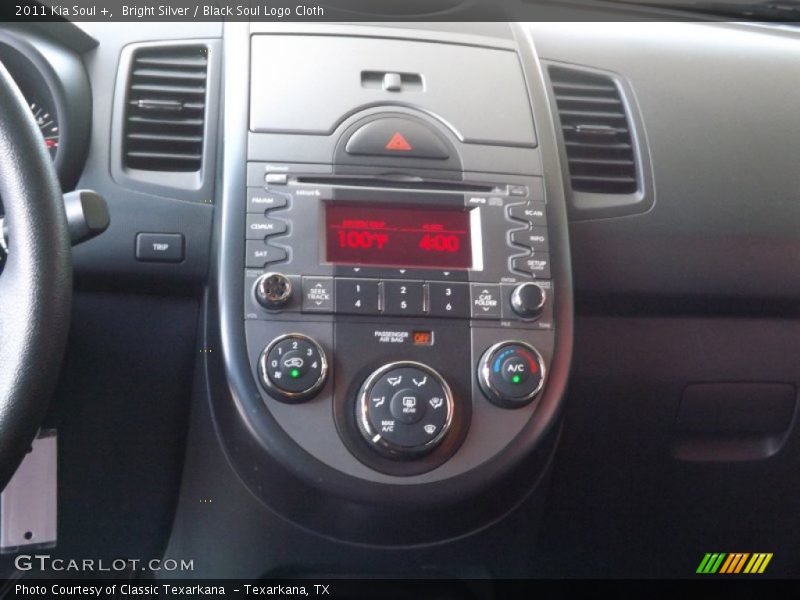 Bright Silver / Black Soul Logo Cloth 2011 Kia Soul +