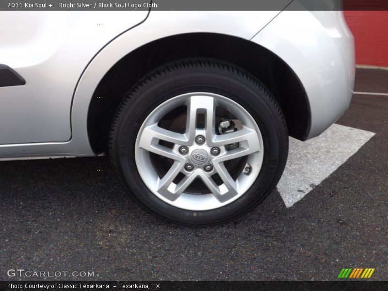 Bright Silver / Black Soul Logo Cloth 2011 Kia Soul +