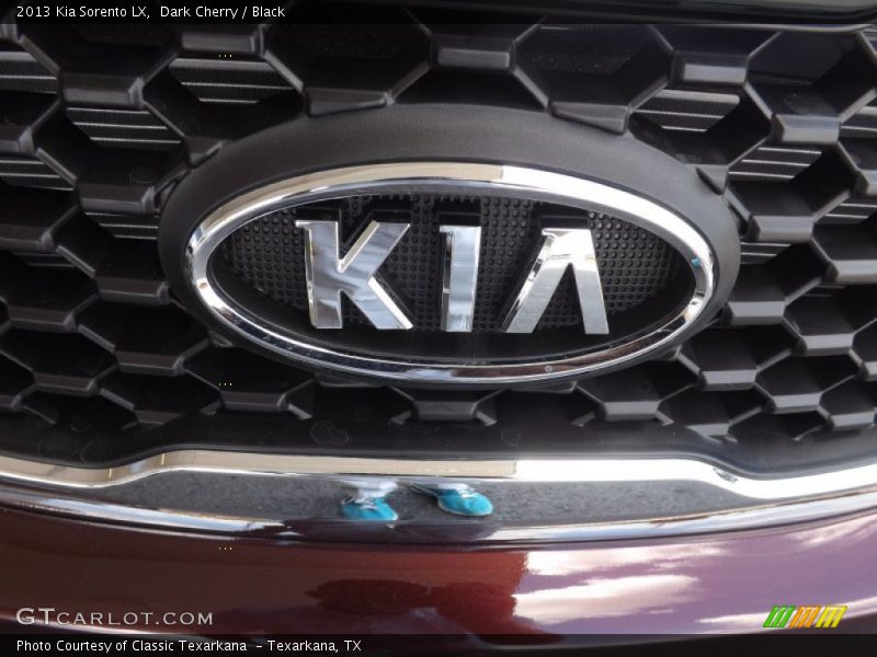 Dark Cherry / Black 2013 Kia Sorento LX