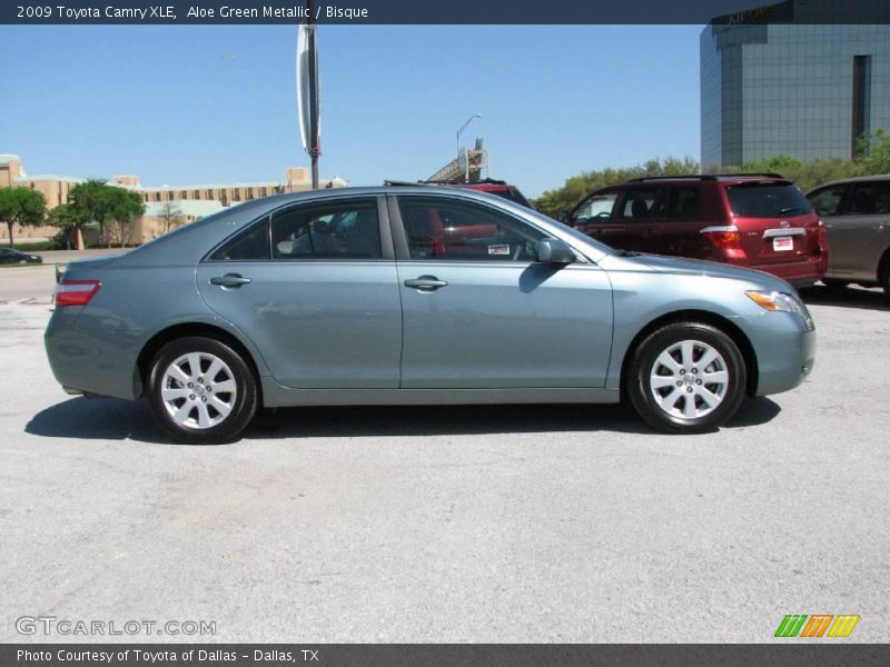 Aloe Green Metallic / Bisque 2009 Toyota Camry XLE